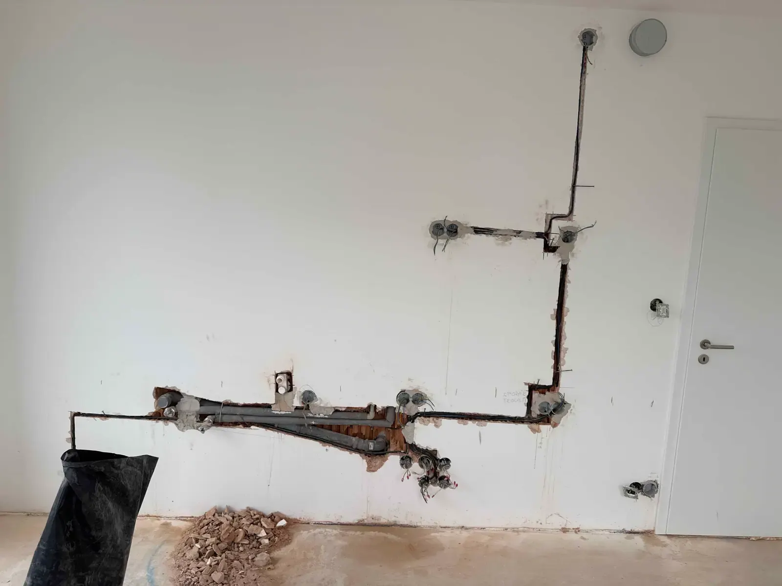 Příprava vody, odpadu a elektro pro kuchyňskou linku v Praze Měcholupech